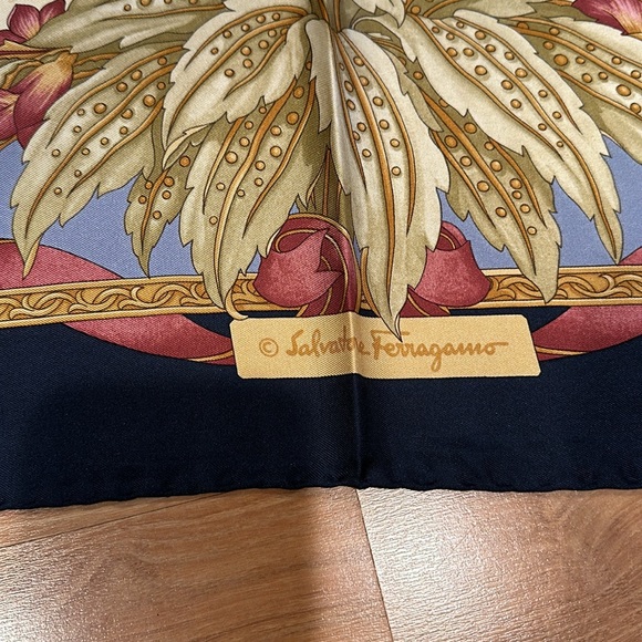 Designer scarf - Picture 2 of 5